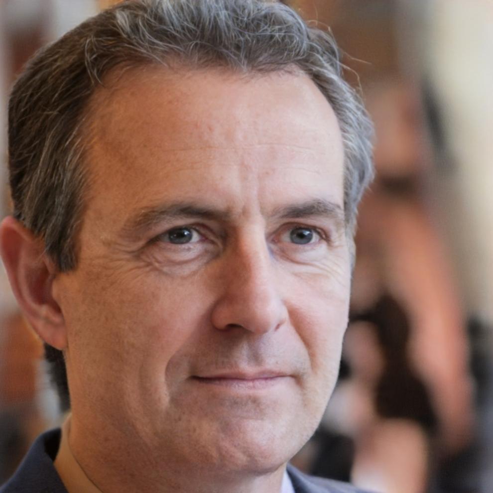 Portrait de Marc Dubois, expert en finance