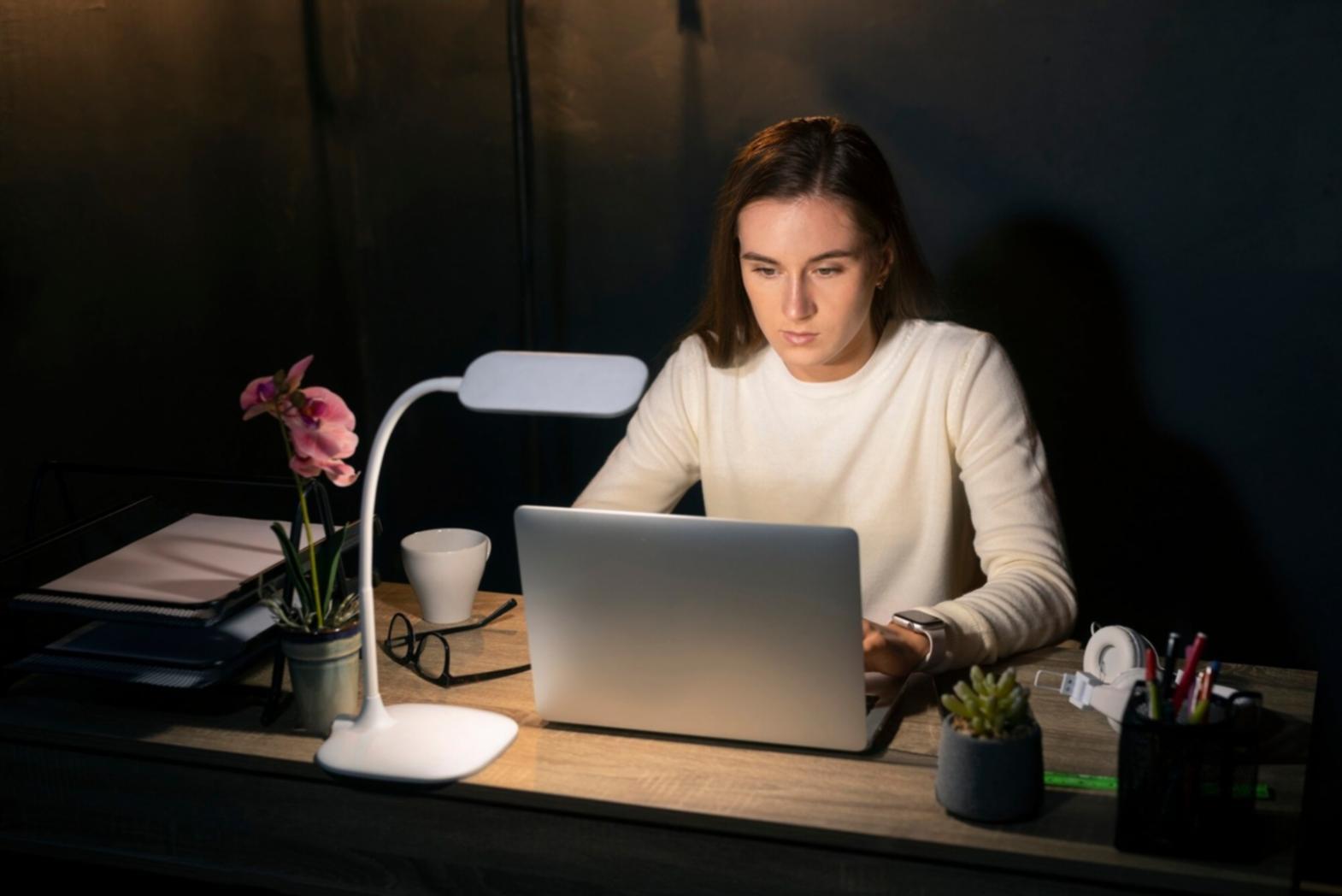 Bureau de planification financière moderne avec documents de travail